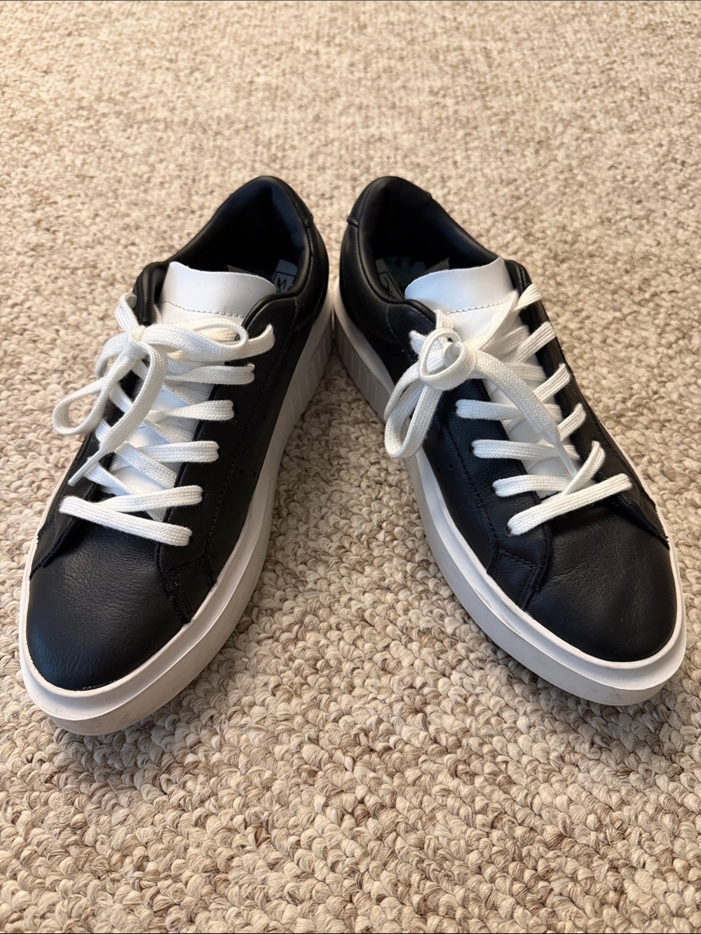 Adidas women’s Low-Top Leather Sneakers